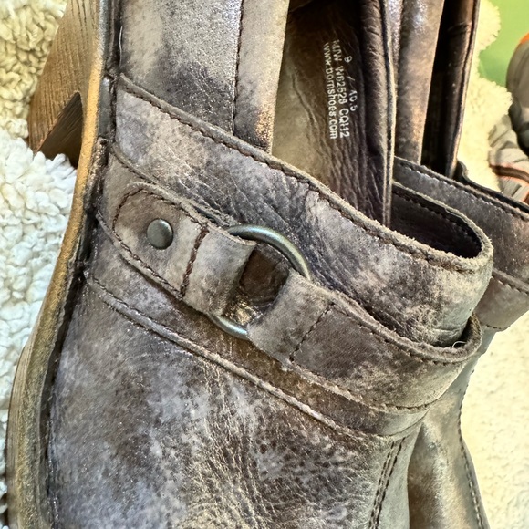 Born , size 9 , heeled loafer . - Picture 3 of 7